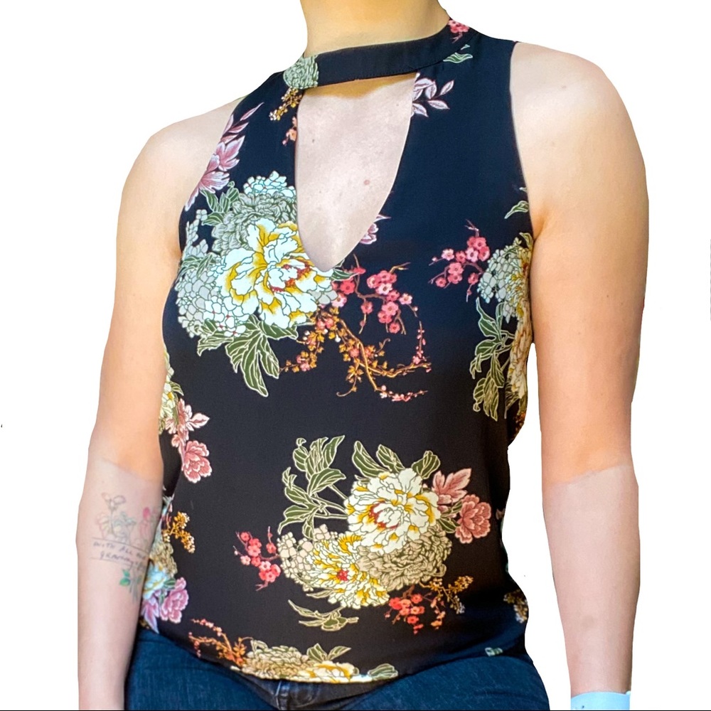 Floral Sleeveless Keyhole Blouse